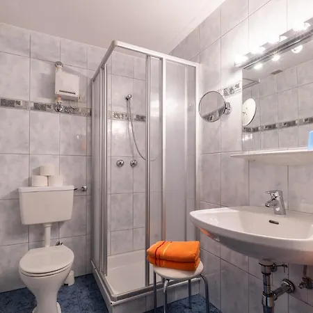 Ganzenhubhof Vendégház 3*